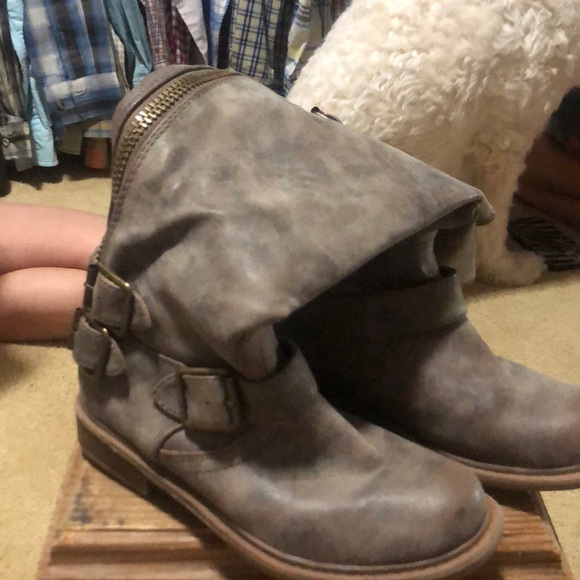 Shoes - Picture 1 of 3